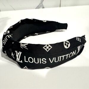 Louis Vuitton | Accessories | Louis Vuitton Scrunchie M77439  display picture 1